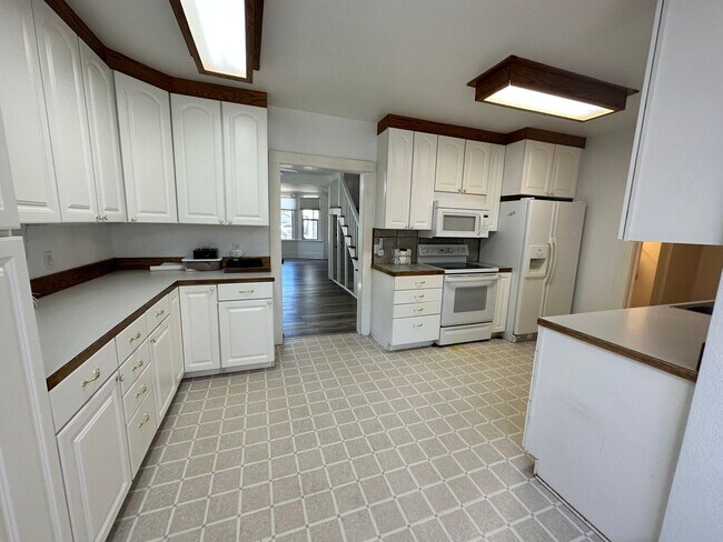 Building Photo - Remodeled Downtown Ellensburg Home