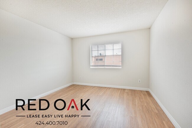 Building Photo - ~1 Month FREE~ Welcoming One Bedroom with ...