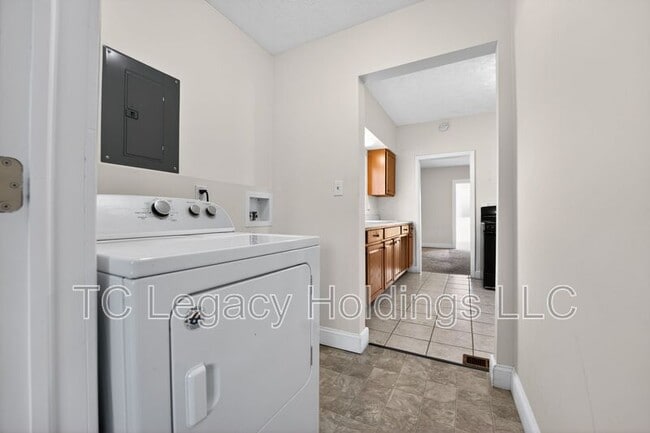 Building Photo - 388 Broaddus Ave