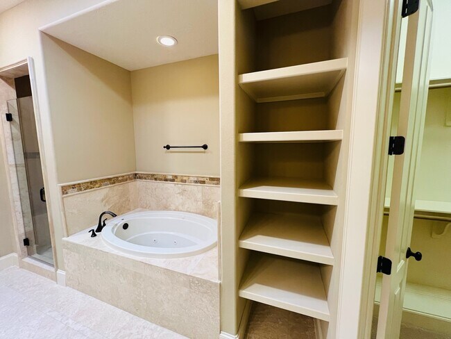 Building Photo - 4310 Floyd St