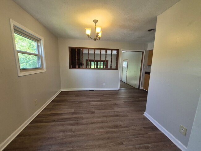 Building Photo - Cozy 4 Bedroom Kettering Home