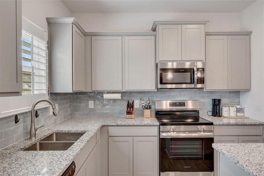 Building Photo - 317 Lucyanna Ln