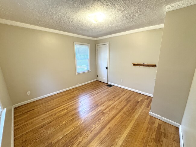 Building Photo - 7012 Ellen Ave