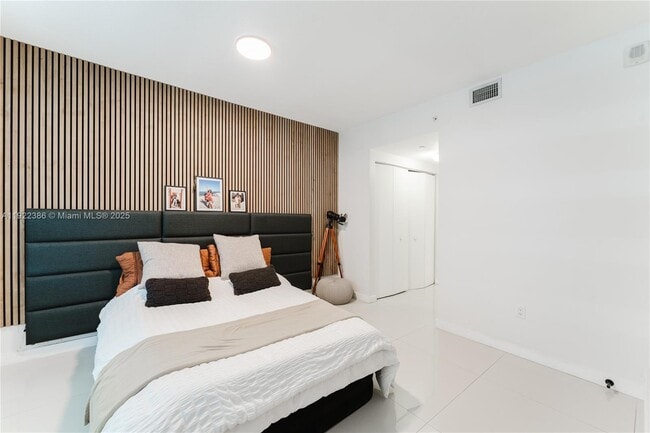 Building Photo - 488 NE 18th St