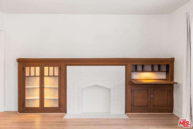 Building Photo - 612 Romulo St