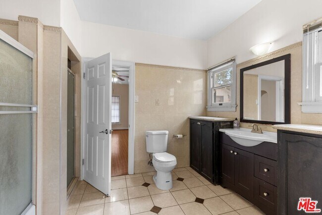 Building Photo - 727 Crenshaw Blvd