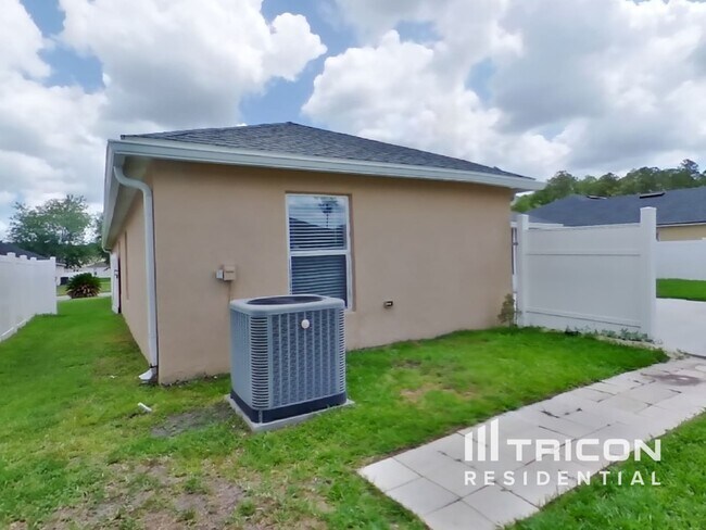 Building Photo - 2232 Nettlebrook St N