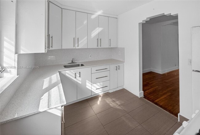 Building Photo - 993 Bay Dr