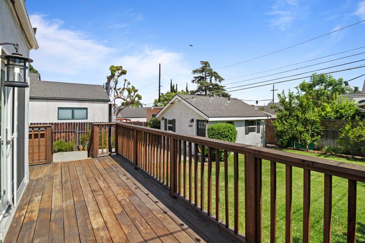 Building Photo - 2682 E Villa St