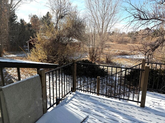 Building Photo - Welcome to Grandview Estates!