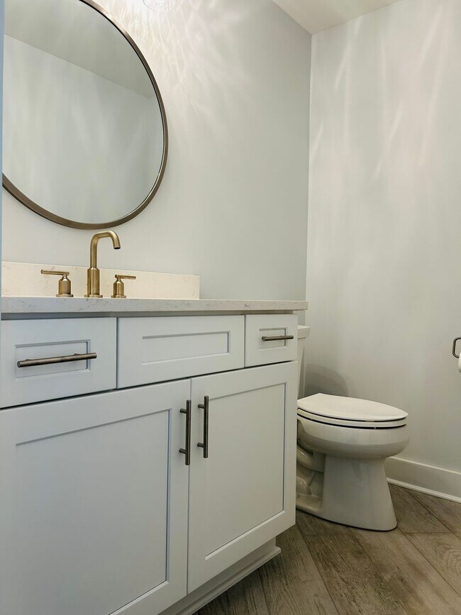 Building Photo - Stunning 4 bedroom 2.5 bath near Downtown Newnan! Must see!