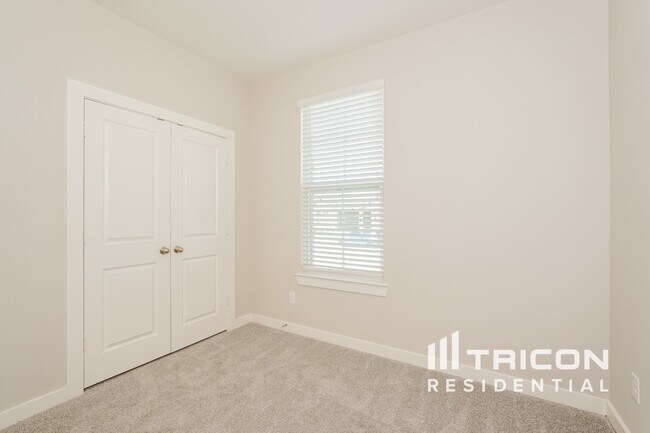 Building Photo - 8009 Calhoun Vly Dr