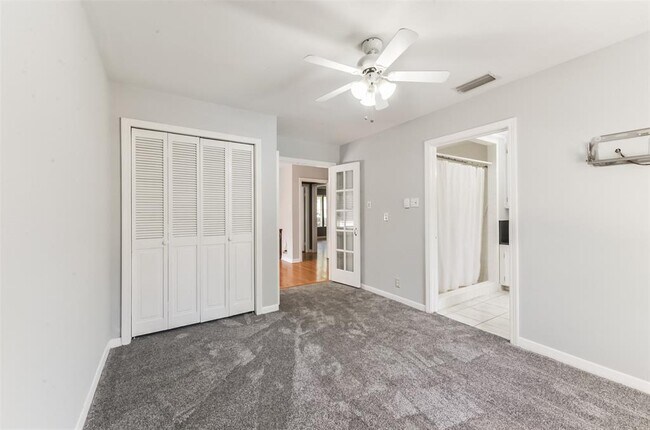 Building Photo - 2030 Cheshire Ln