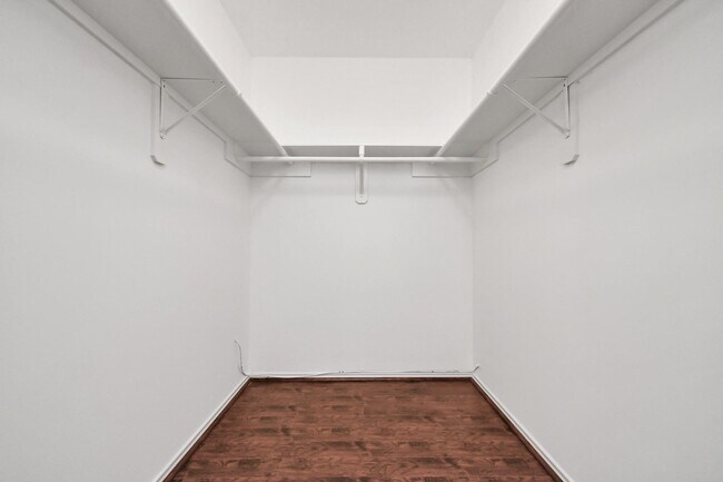 Building Photo - 8045 Ellinger Ln