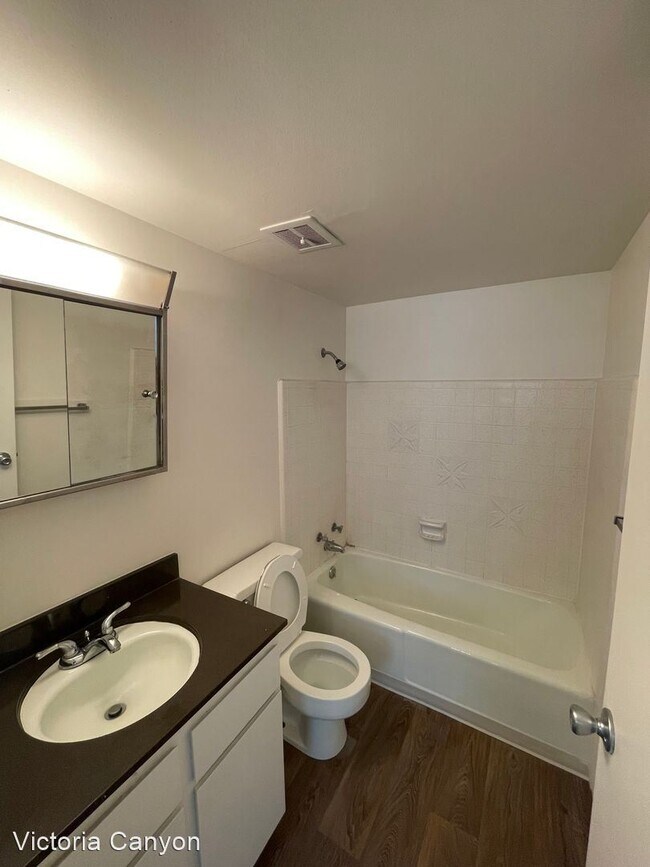 Building Photo - 1 br, 1 bath Apartment - 155 N Canyon Road...