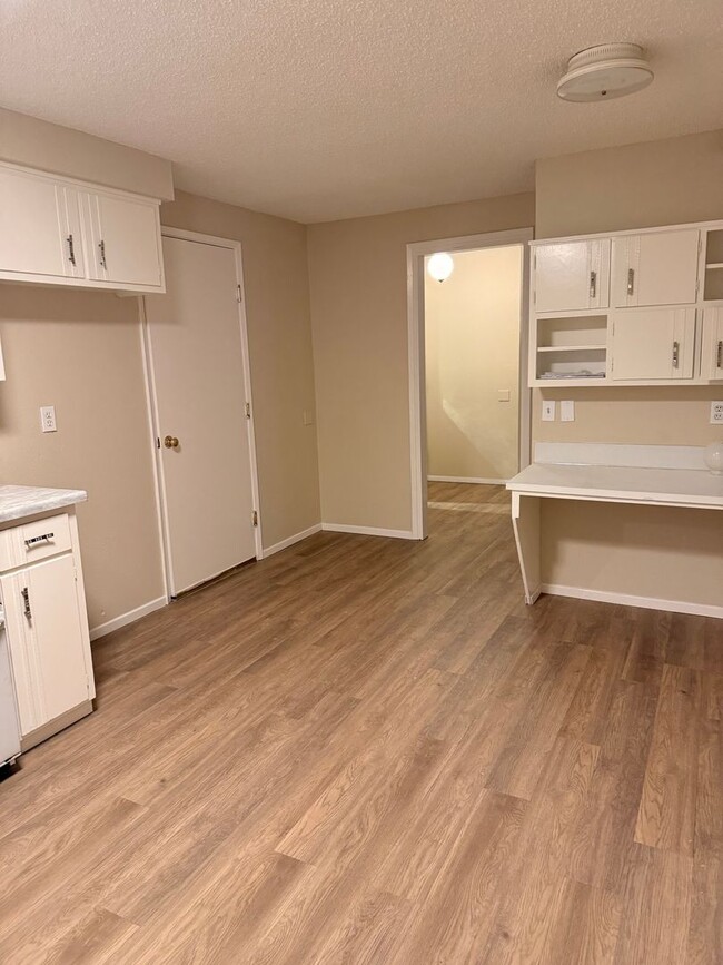 Building Photo - 3 bedroom, 1.5 bath house in Eugene!