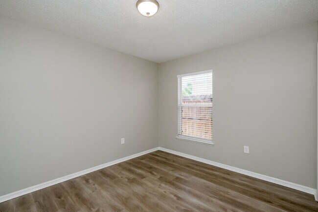 Building Photo - 10613 Opus Dr