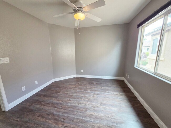 Building Photo - Spacious 3 Bed + Loft & Den with Soaring Ceilings