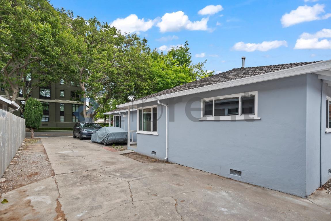 Building Photo - 743 Miller St