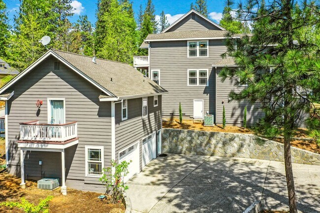 Building Photo - 612 Chief Kelly Dr