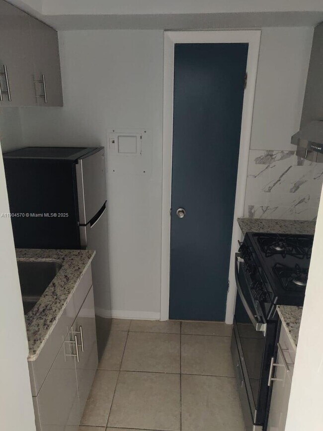 Building Photo - 2300 SW 3rd Ave