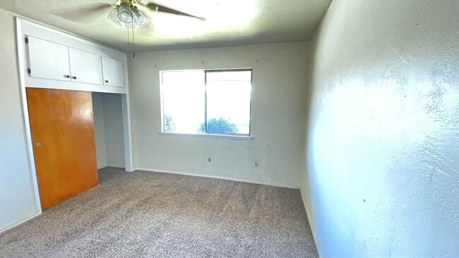 Building Photo - 301 Poplar St