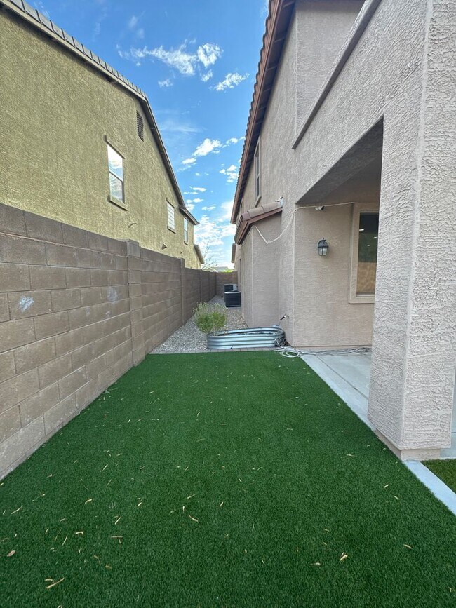 Building Photo - 29855 N 71st Dr