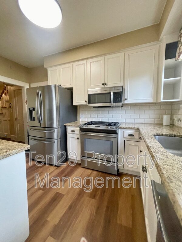 Building Photo - 1818 Slade Dr