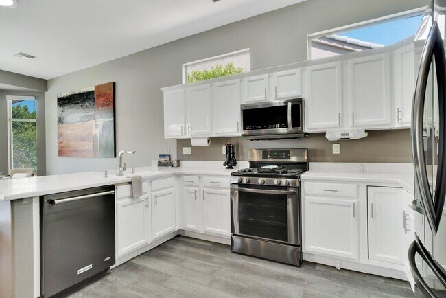 Building Photo - 39357 Mirage Cir