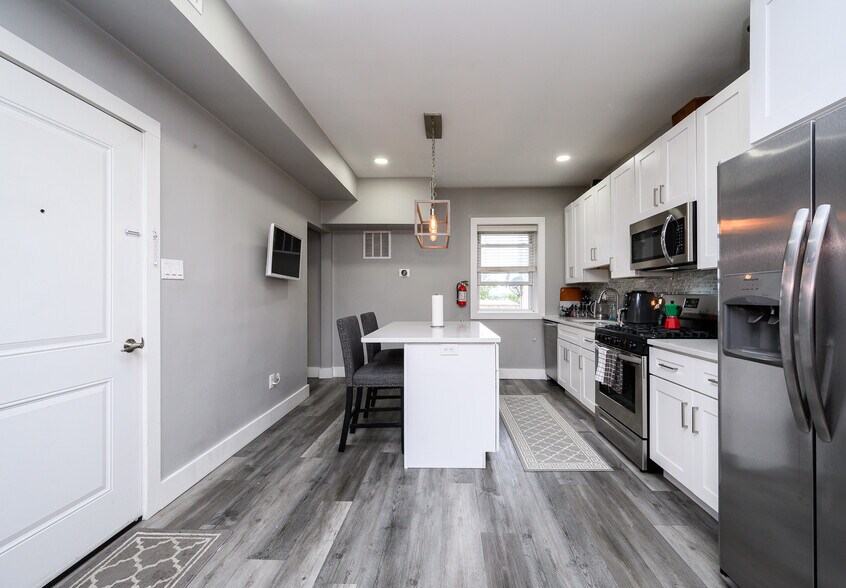 Building Photo - 569 Liberty Ave