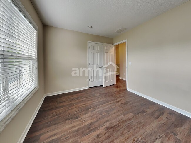 Building Photo - 1308 Silver Dr