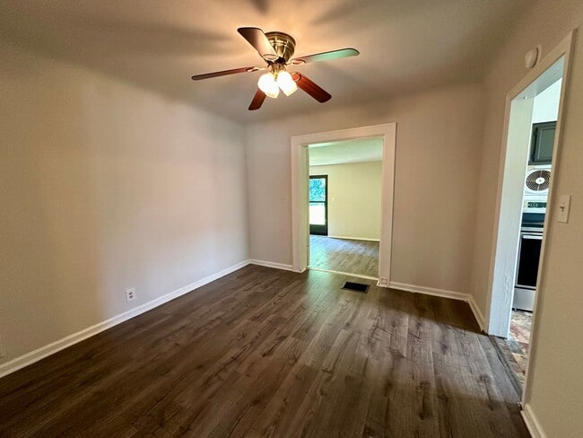 Building Photo - CHEVIOT: Charming 3+ bed 1.5 bath 1 car