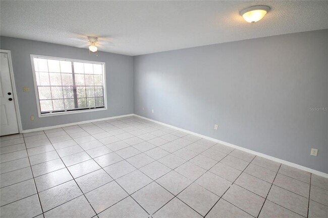 Building Photo - 3283 Oak Lake Pl