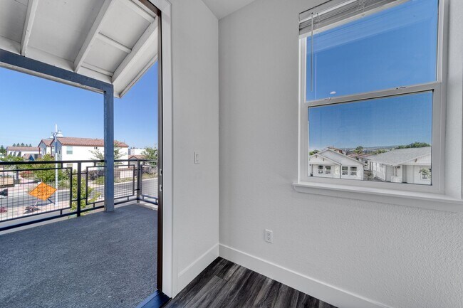 Building Photo - 2221 Tapia Wy