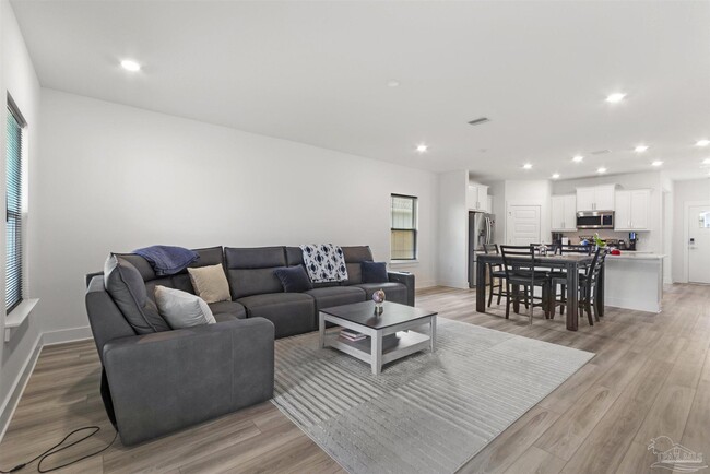 Building Photo - 6672 Paso Fino Dr