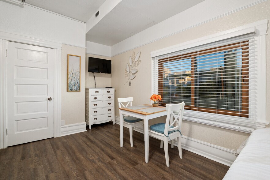 Building Photo - 2121 1st Ave