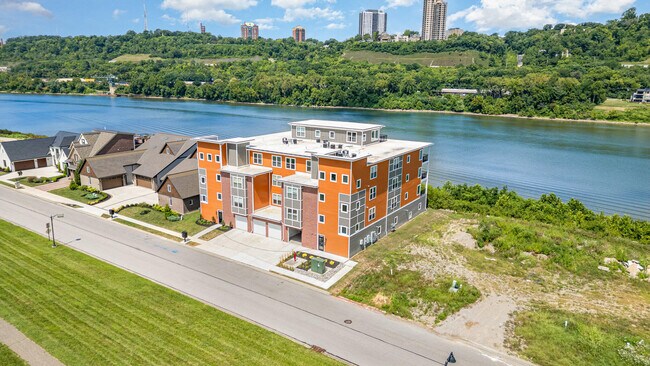 Building Photo - 617 Manhattan Blvd