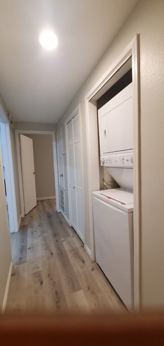 Building Photo - 9707 Richmond Ave.