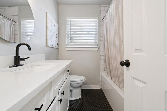 Building Photo - 4104 NW 59th St