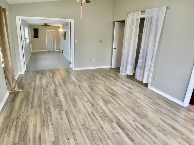 Building Photo - Charming 3/2 home in South Tampa