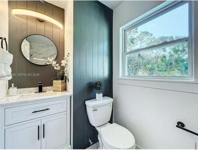 Building Photo - 5345 Avon Ct