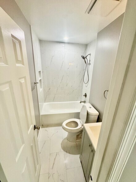 2 bathroom - 10234 Heron Pond Ter