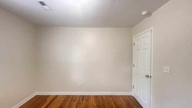 Building Photo - Convenient Columbia Living – Renovated Duplex Near Two Notch & Forest Dr