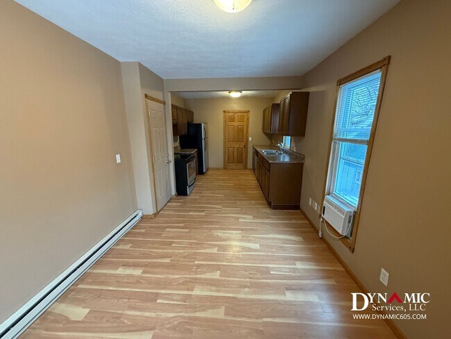 Building Photo - 717 W 16th St