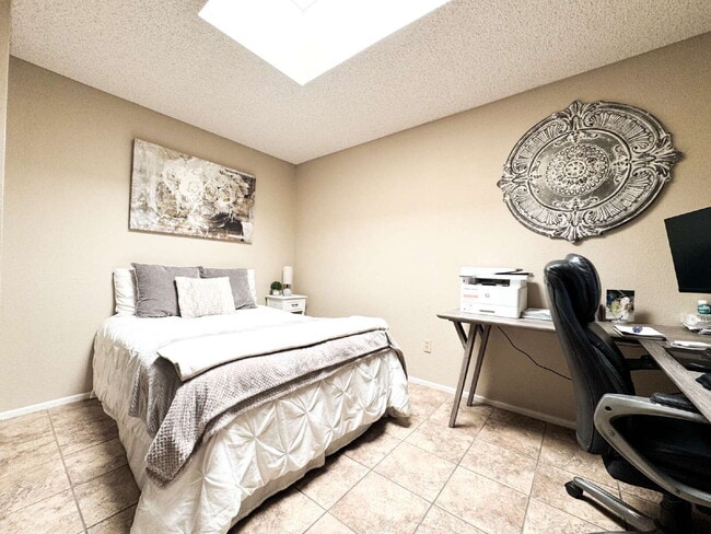 Building Photo - "Well Maintained 3 Bedroom, 2 Bathroom Pool Home in Yuma Corona!"