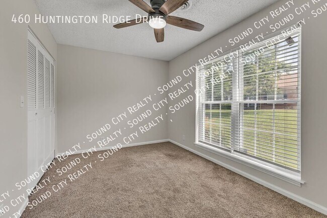 Building Photo - 460 Huntington Ridge Dr