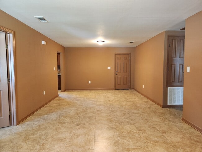 Building Photo - 208 Jarrell St