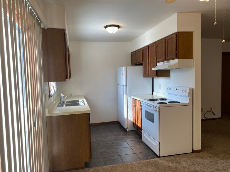 kitchen - 836 Bridgewater Ave