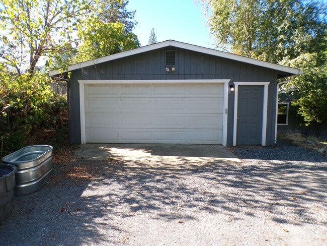 Building Photo - 13230 OR-238