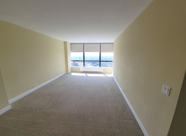 Building Photo - 5415 N Sheridan Rd